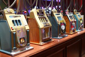 mesin slot kasino tahun 1970 dengan desain klasik dan tombol